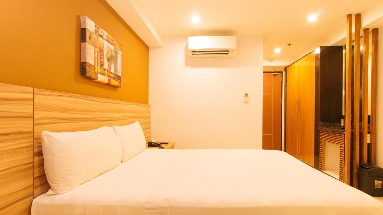 Guijo Suites Makati Макати Экстерьер фото